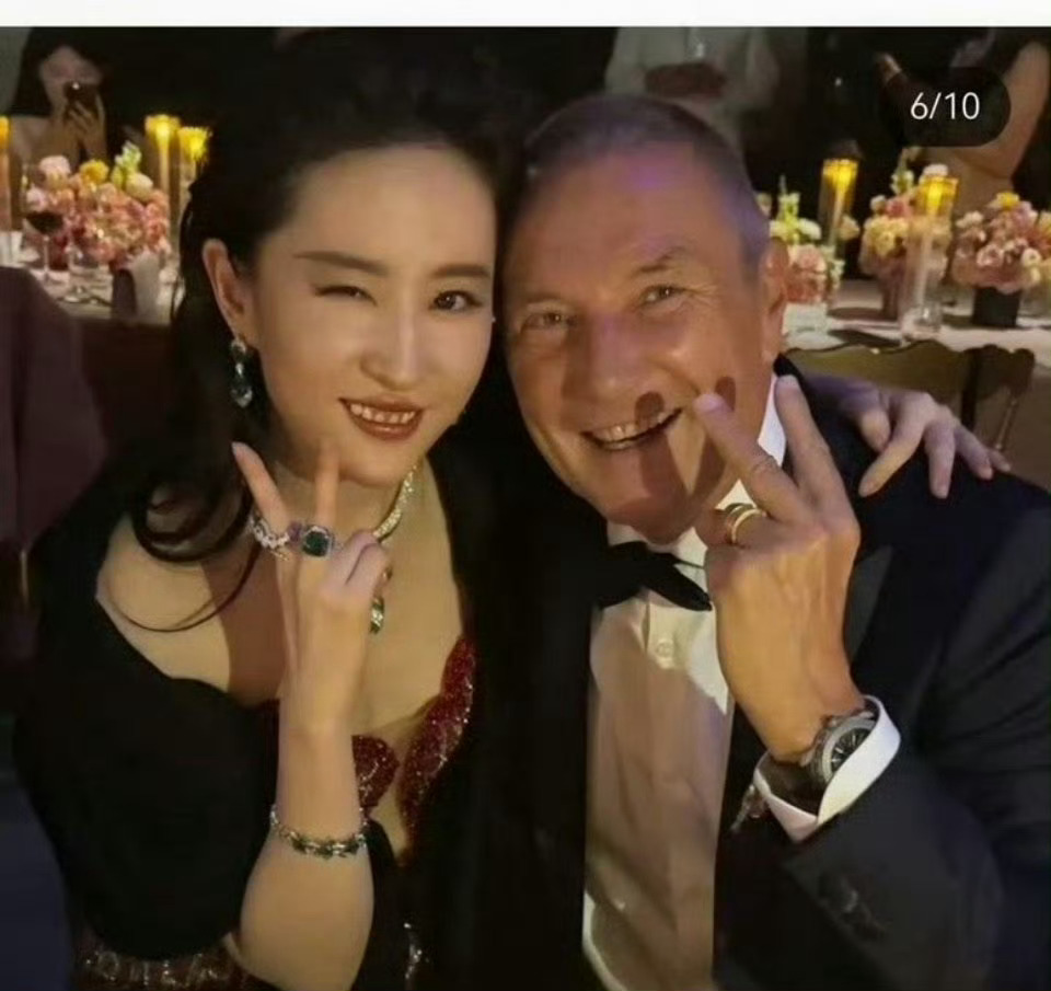 刘亦菲虽然没作品，一直只能营销过期美貌，但是这美貌也一直被嘲，也不是没有道理的 