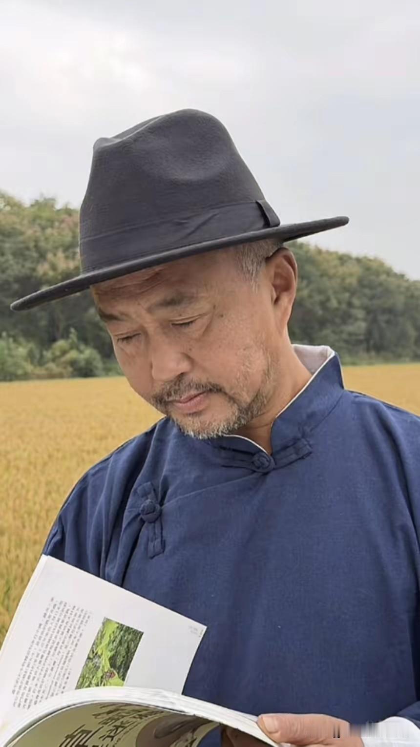 上海流浪者沈巍今年4月的北京行直播带货，整体呈现出“人气回暖、主打高端文创、销售