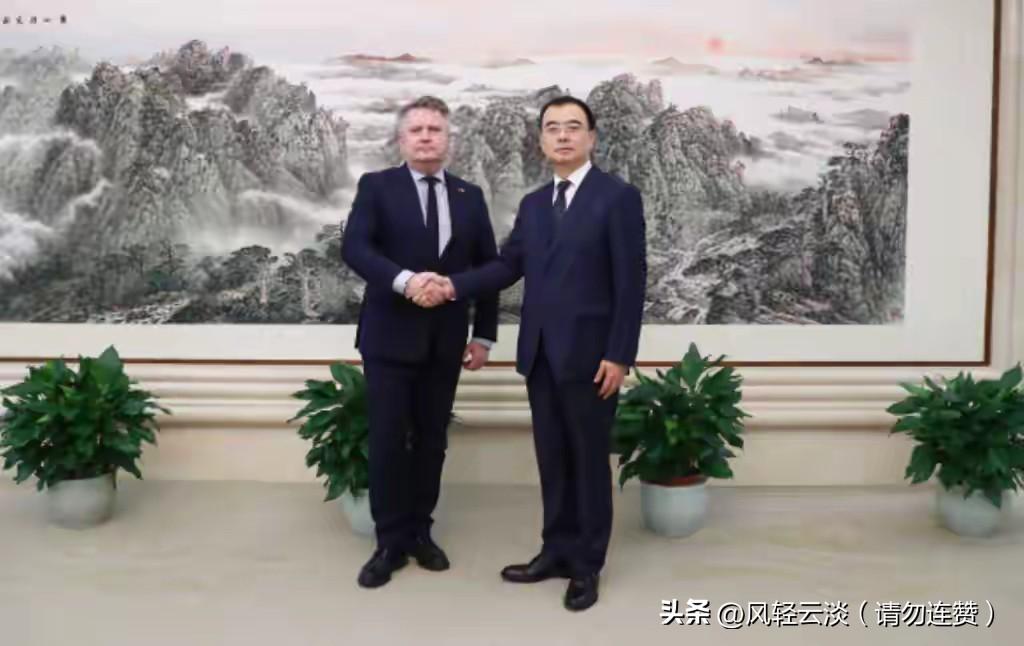 晚了！泽连斯基密使访华空手而归，想要的一句没捞着
 
泽连斯基派人秘密访华，没有