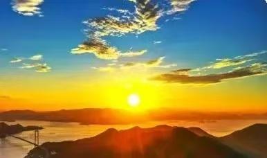 几度乡味渐浅，胸怀故土炊烟。
　　叹流年，四季轮转，头染鬓斑，嗟浮华，沧桑阅尽，