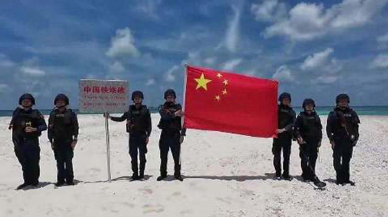 5月3日的铁线礁，成了近期对峙的焦点，菲方人员从非法占据的中业岛出发，偷偷登上礁