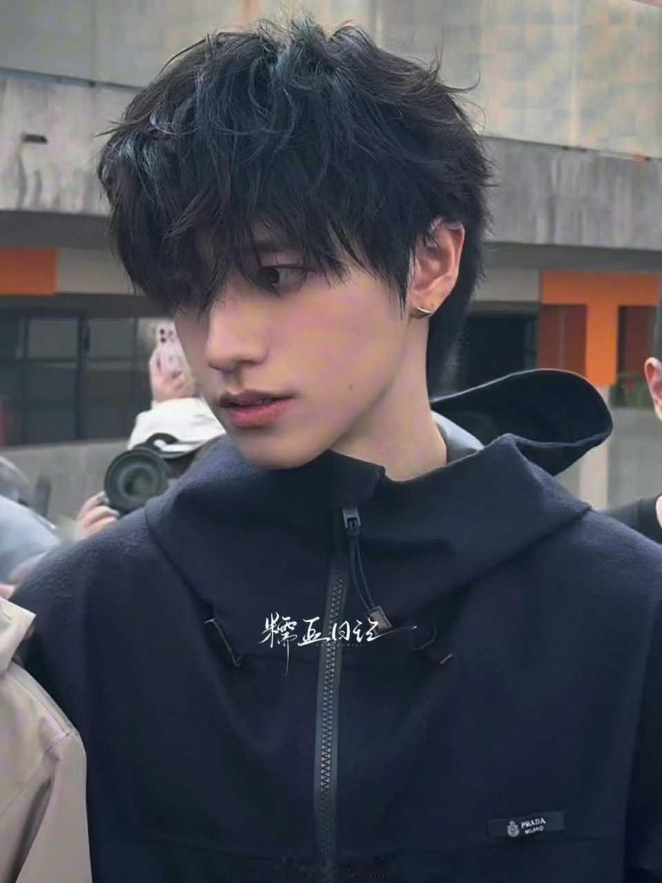 朱志鑫的颜值太完美了，顶级神颜是这样的首本五大女刊的时尚价值含量真的顶，一把子期