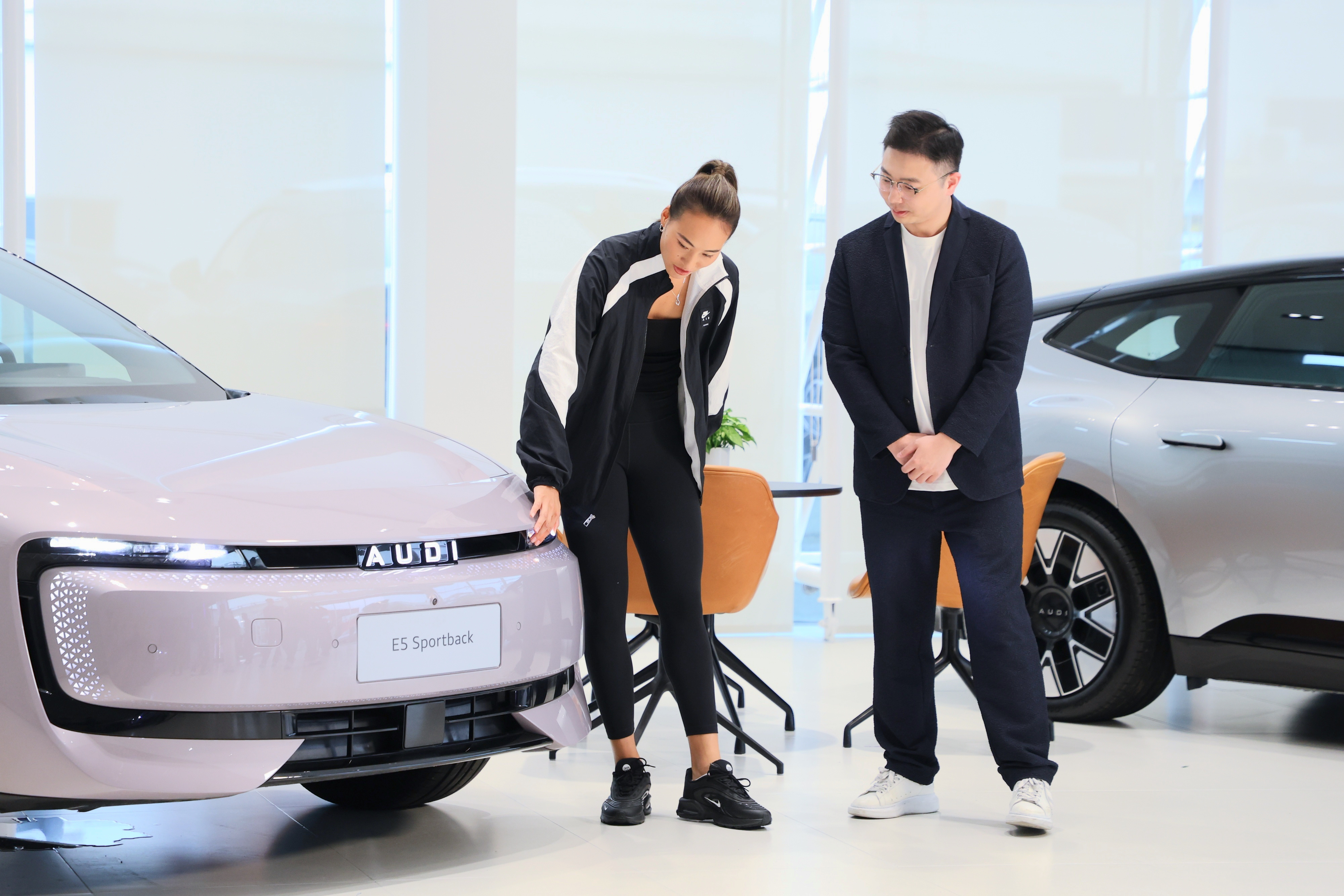 冠军的眼光绝不会差！郑钦文X 奥迪E5，当顶尖运动员的严苛标准，遇上百年豪华品牌