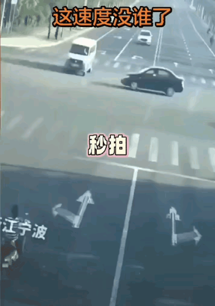 这个女的反应速度已经超过99%的女生了，没有这个反应，肯定是九死一生