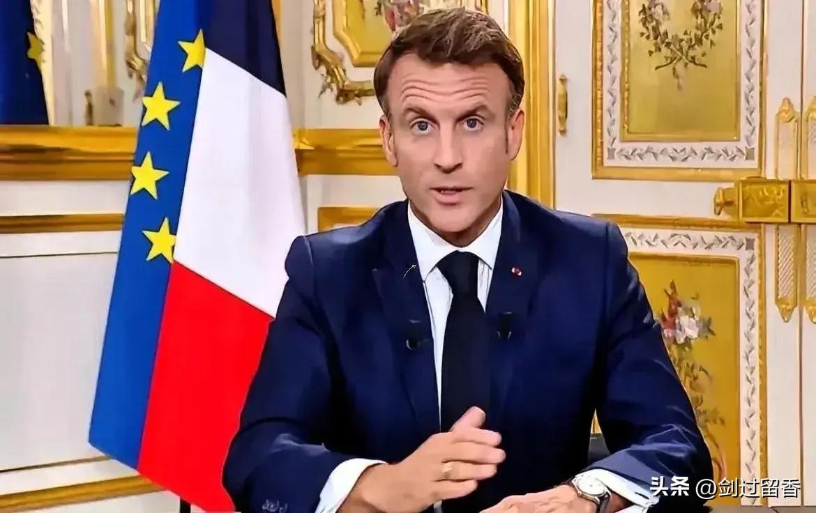 法国也太会做戏了吧，派3架阵风战斗机就能帮波兰？

这几天波兰哭着喊着，说俄罗斯
