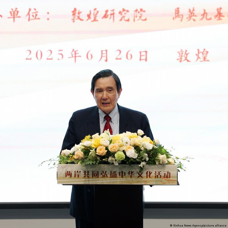 马英九的一句话，又在两岸炸开。他说：“若大陆统一不和平、不民主，台湾人绝不接受”