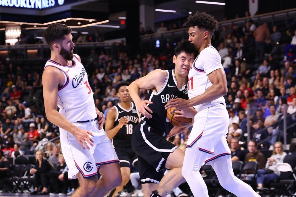 #崔永熙NBA首秀# NBA季前赛，篮网对阵快船，崔永熙终于迎来了自己在NBA的