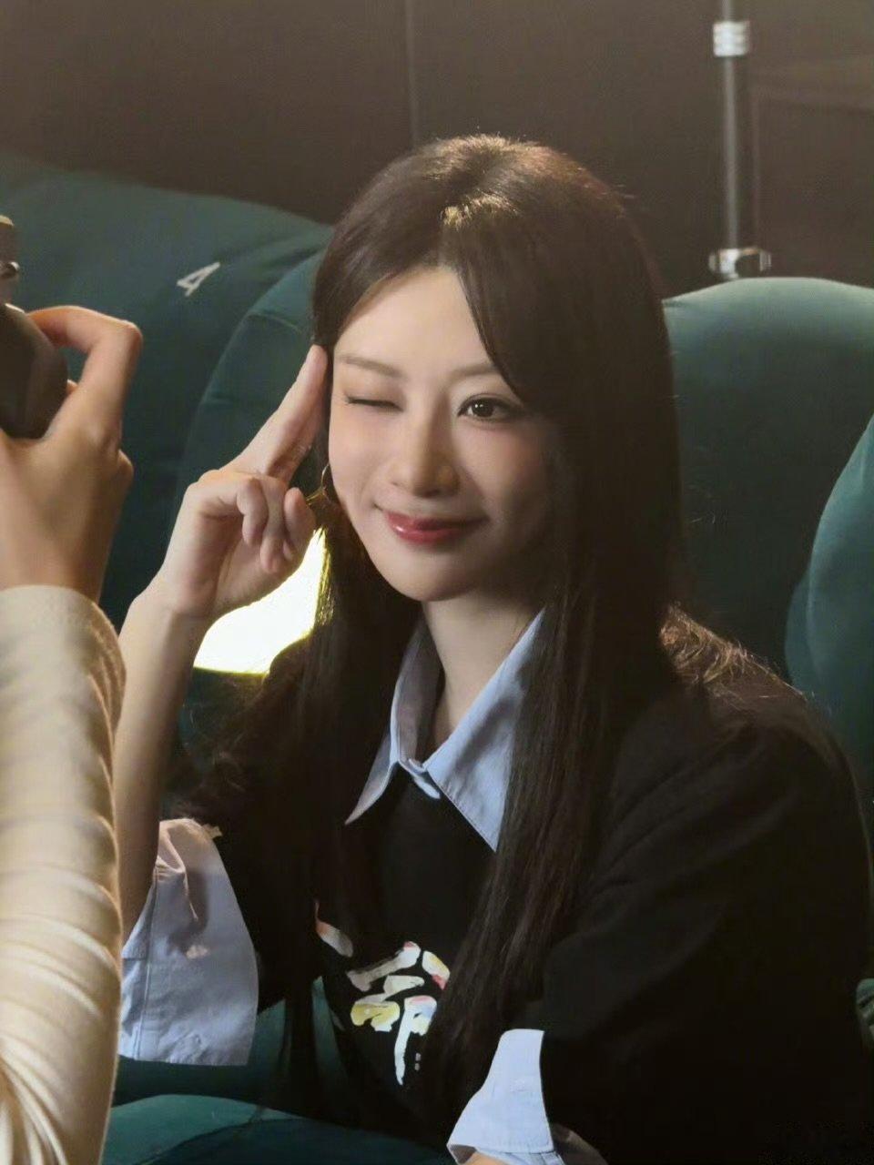 杨紫白菊与大家不见不散杨紫白菊与大家不见不散 