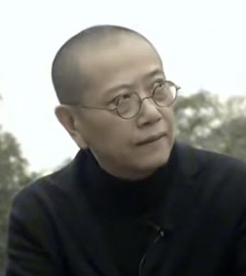 岁。我看到他大吃一惊，几年不见翟倞怎么跟陈丹青这么像啊！翟倞毕业后在北京发展了几