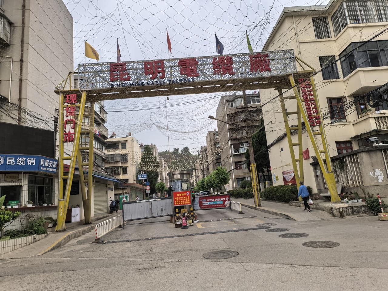 这个厂没有生产了吧！看了半天没有看着工人。