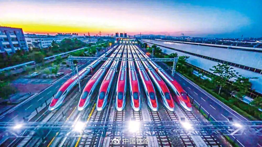 【收官！#长三角铁路暑运62天客发1.84亿人次#：同比增幅3.4% 创历年新高
