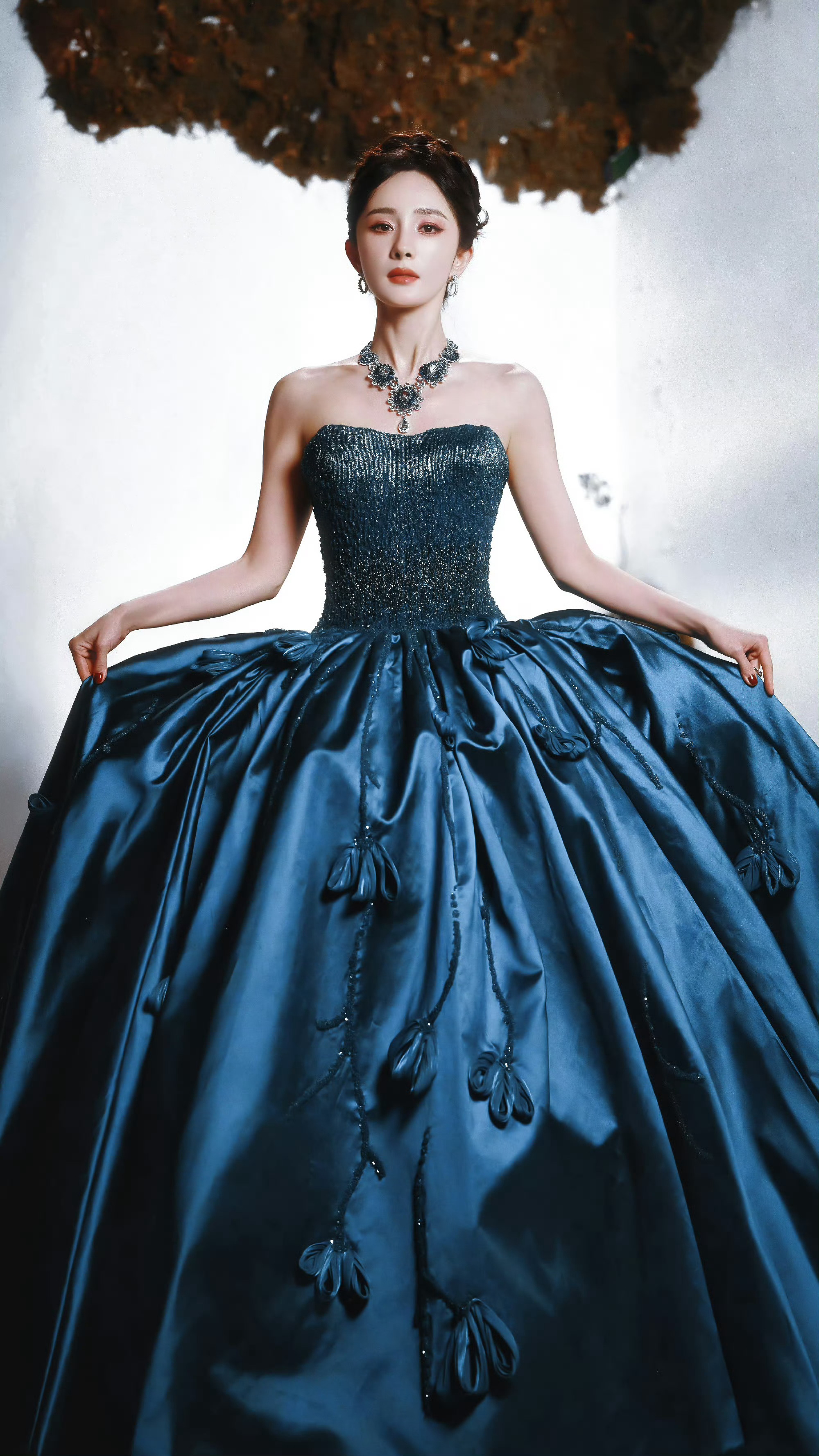 杨幂[超话]宁绣绣是25年的年度文化符号，杨幂完成了一次又一次令人惊叹的现象级出