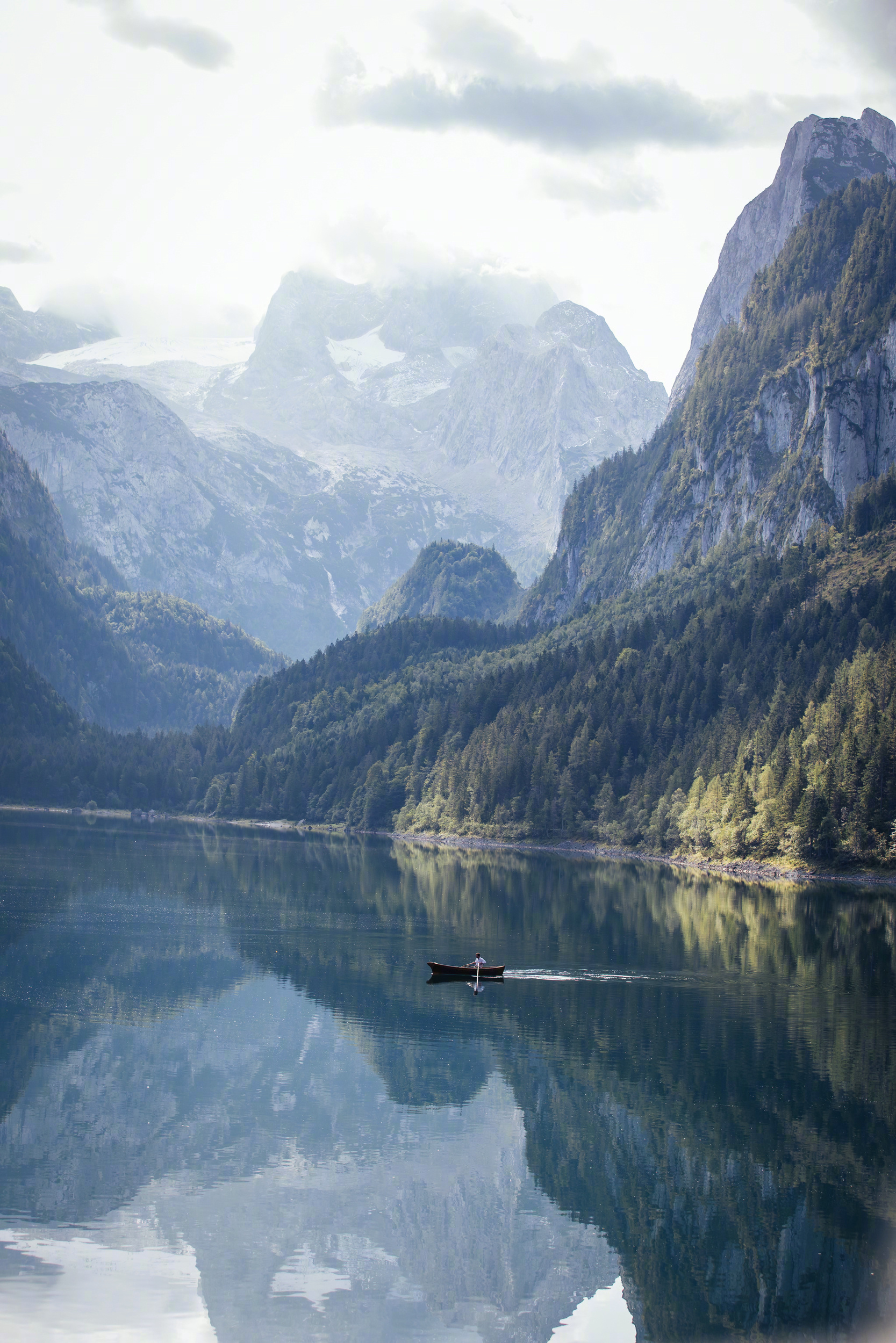 【这里是奥地利】戈绍湖是奥地利境内海拔最高的高山湖泊，位于戈绍卡姆山谷中，它和海