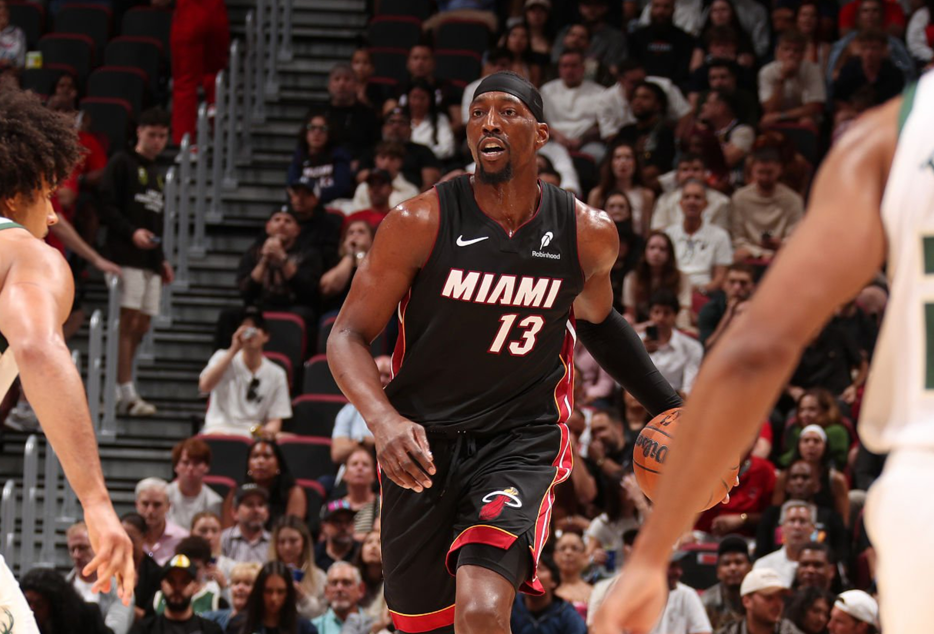 热火112-105击败雄鹿，阿德巴约出战35分钟，投篮20中6，罚球13中9，拿