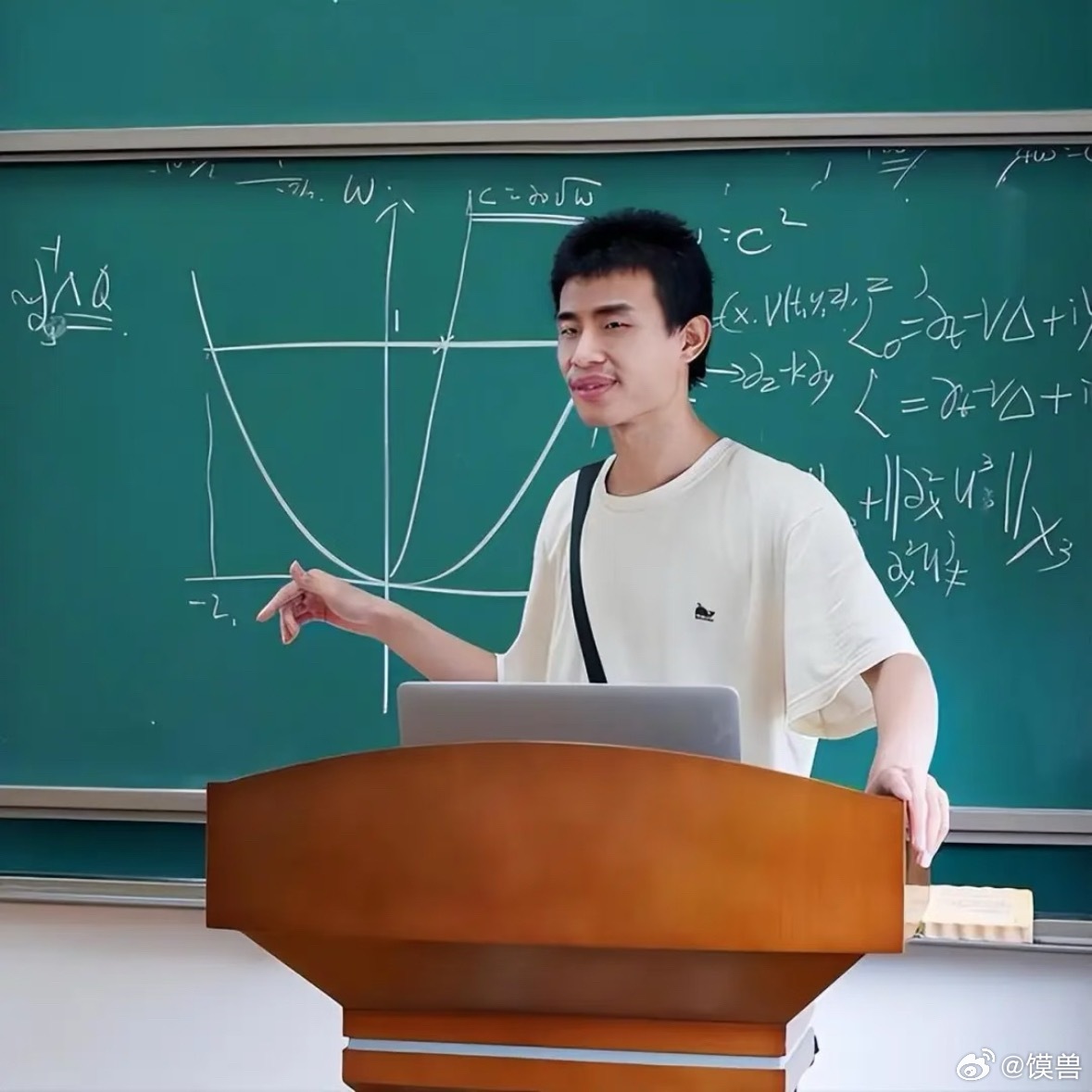 韦东奕获国家自然科学二等奖韦东奕是中国数学界值得期待的青年人才，其研究对基础数学