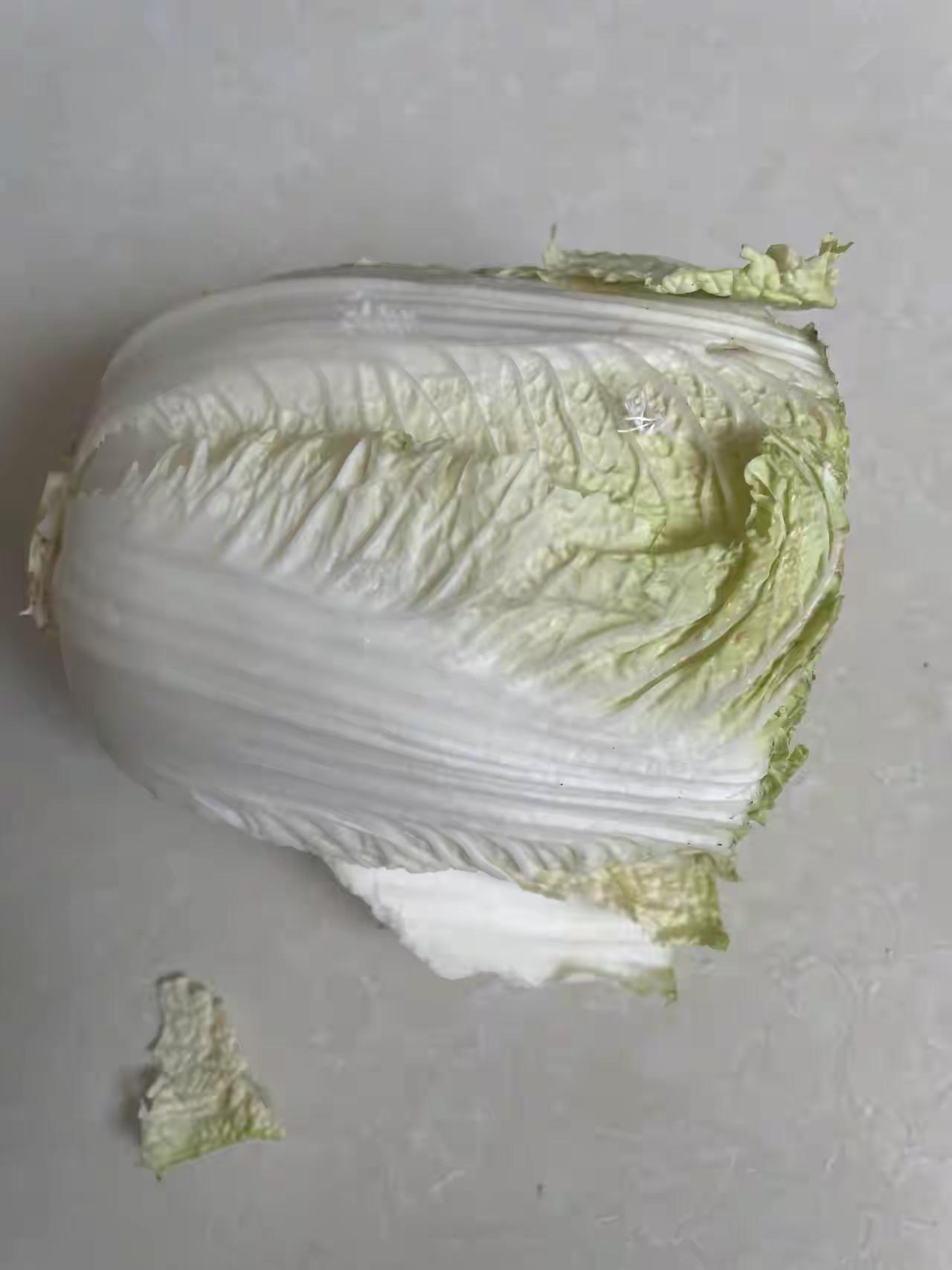 张家口白菜在装车前被蘸取甲醛溶液，现在已经被当地有关部门确认情况属实。

每当看