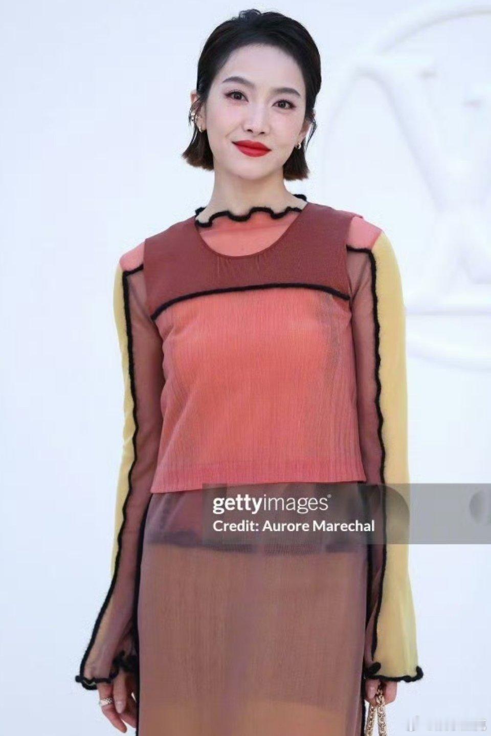 宋茜、钟楚曦、卢昱晓、Lisa巴黎时装周LV大秀G社生图，在你们眼中谁完美的扛住