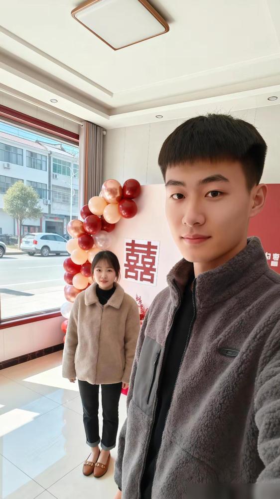 我是爷爷奶奶带大的孩子，今天订婚了，我医学5+3研究生，我媳妇儿是孤儿也是老师，