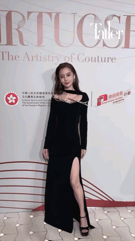 你可以怀疑她的演技，
但永远不要怀疑她的颜值，
回归港圈的baby越来越美了，