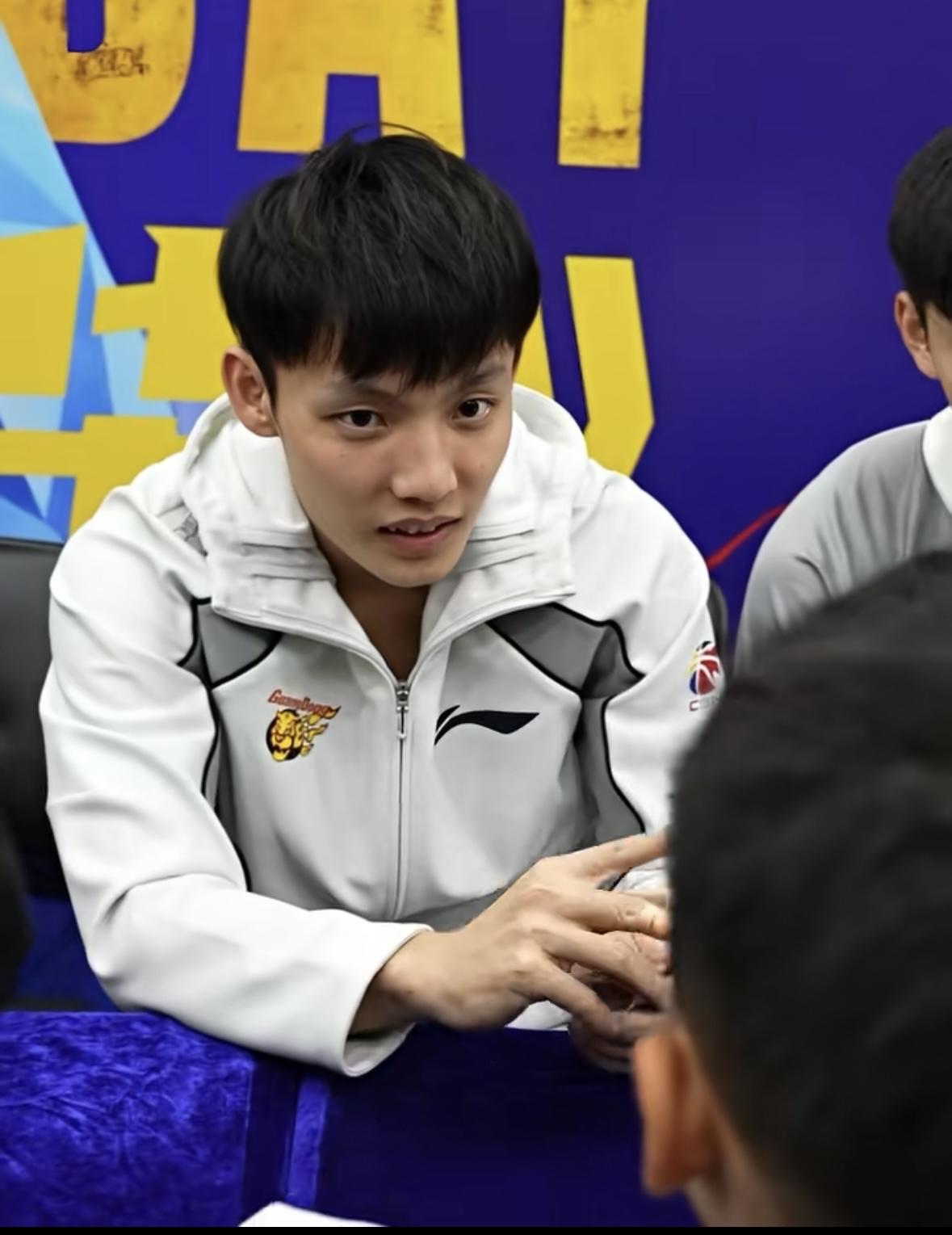 广东宏远男篮球迷嘉年华开票，届时徐杰、崔永熙、胡明轩等全员到场，签名互动安排上