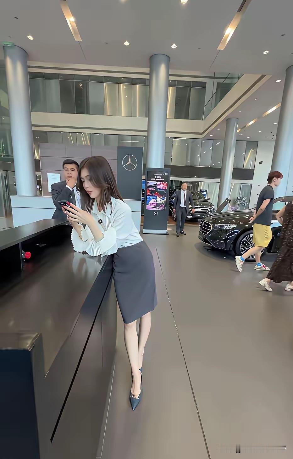 这家4S店的女销售，总是爱答不理！
你们有没有遇到过这种情况？