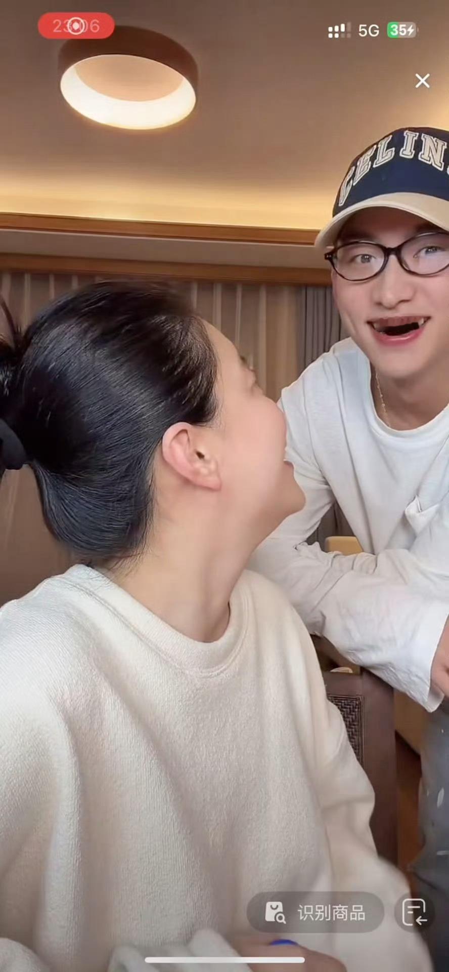 李嘉格与男友初次见面主动邀约散步李嘉格直播新男友首次露面 ，李嘉格男友是2001