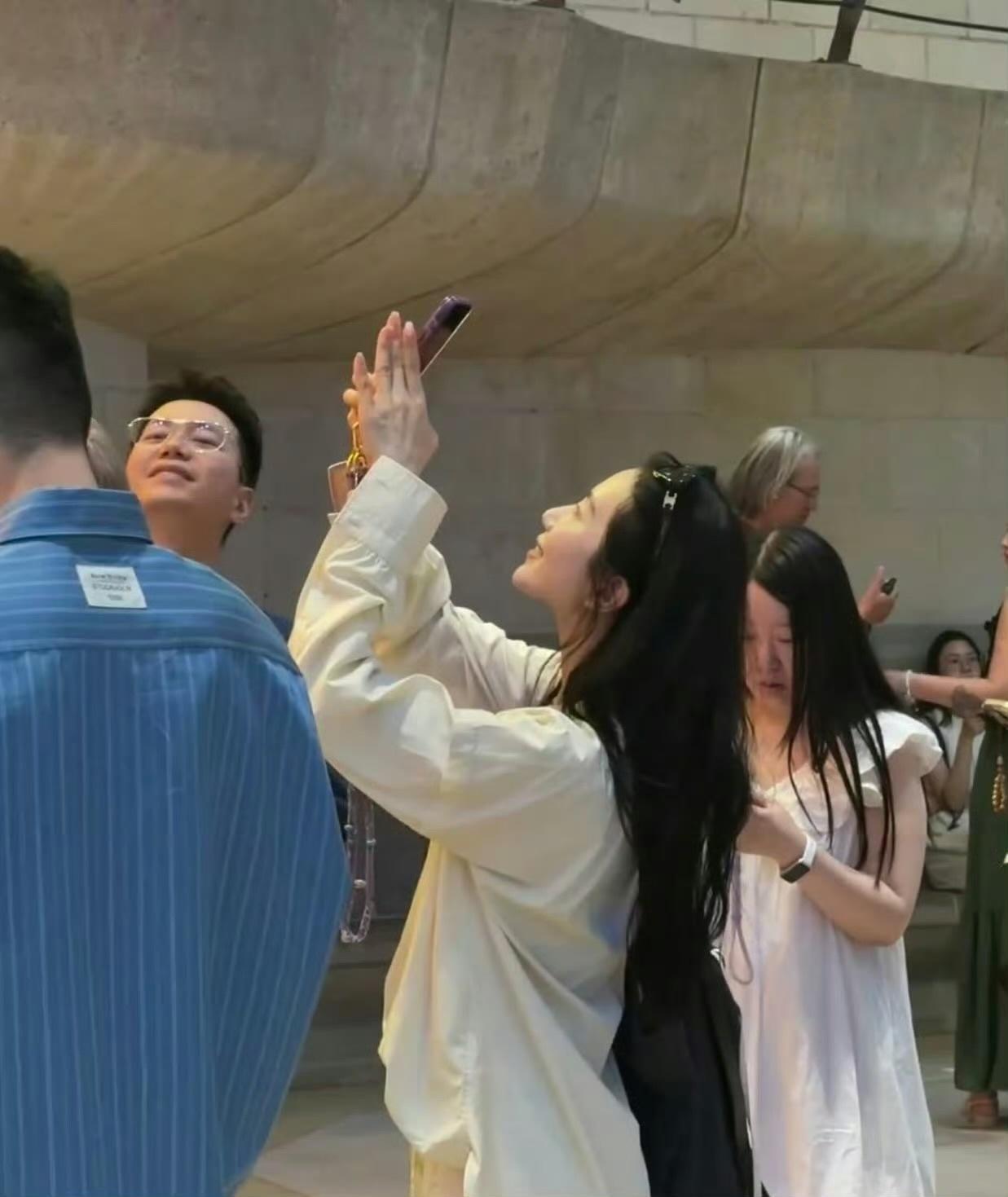 网友在巴塞罗那的圣家堂偶遇刘诗诗[指定能行] ​​​