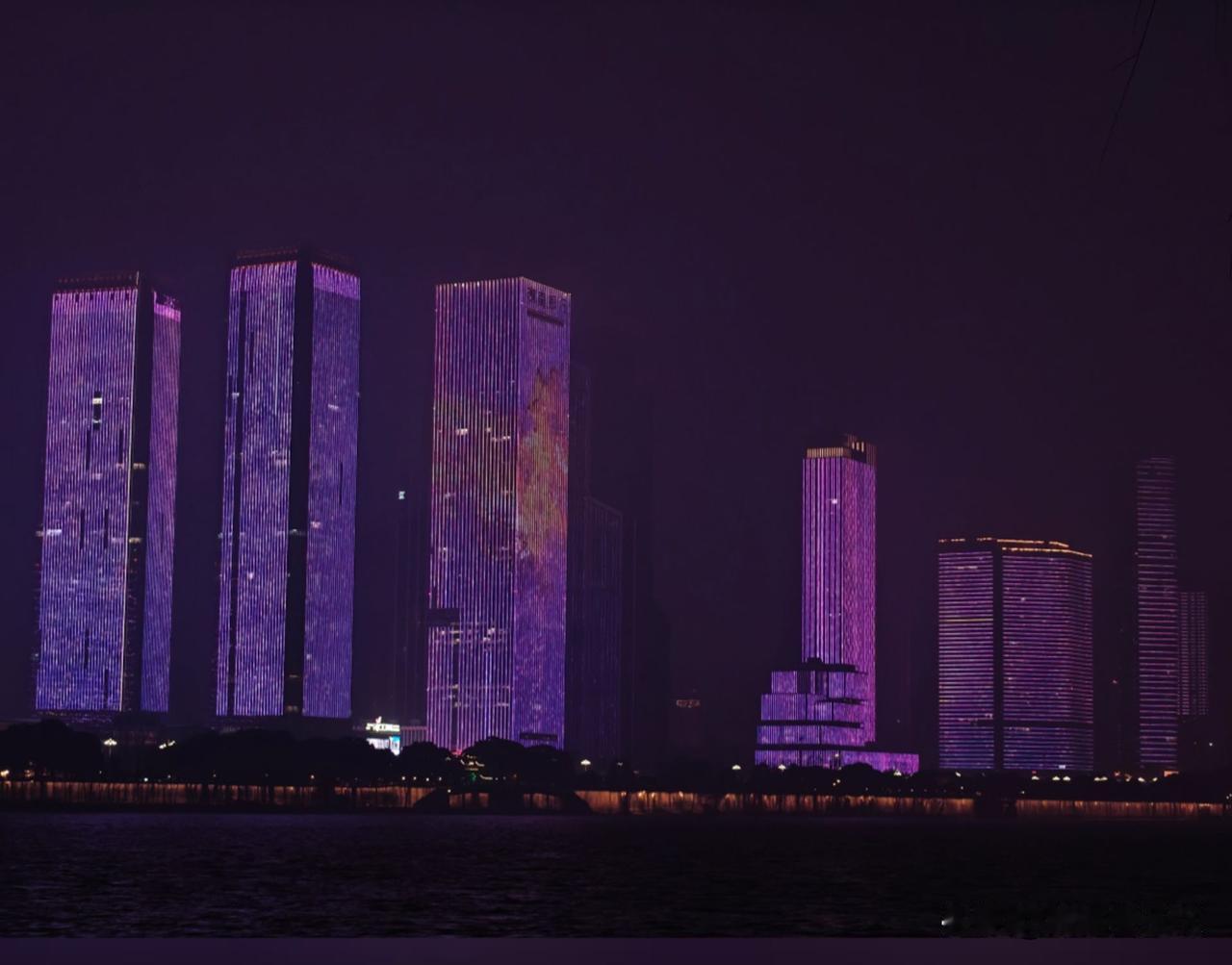 夜晚璀璨的珠江夜景，灯火辉煌，美不胜收！生活最重要的是什么 长沙最让你难忘的景点