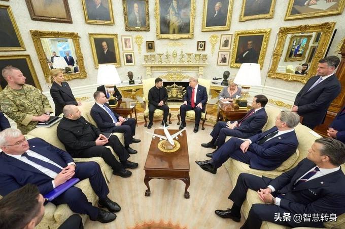特朗普敲打普京与限制泽连斯基
洲哥讲时事 当地时间2026年7月29日，在白宫特