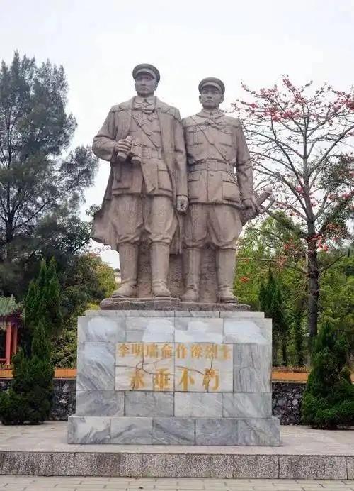 1921年，广西六万大山深处，一个带着几百号溃兵的少校营长正在啃树皮。他叫李宗仁