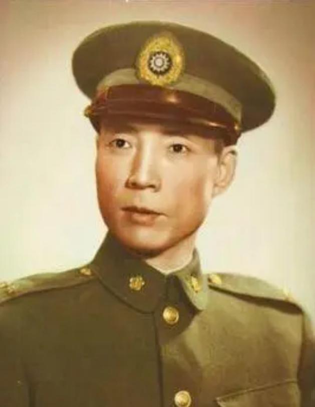 1947年，为讨好上海警备司令宣铁吾，杜月笙特意请他看戏，谁知宣铁吾入场时，却无