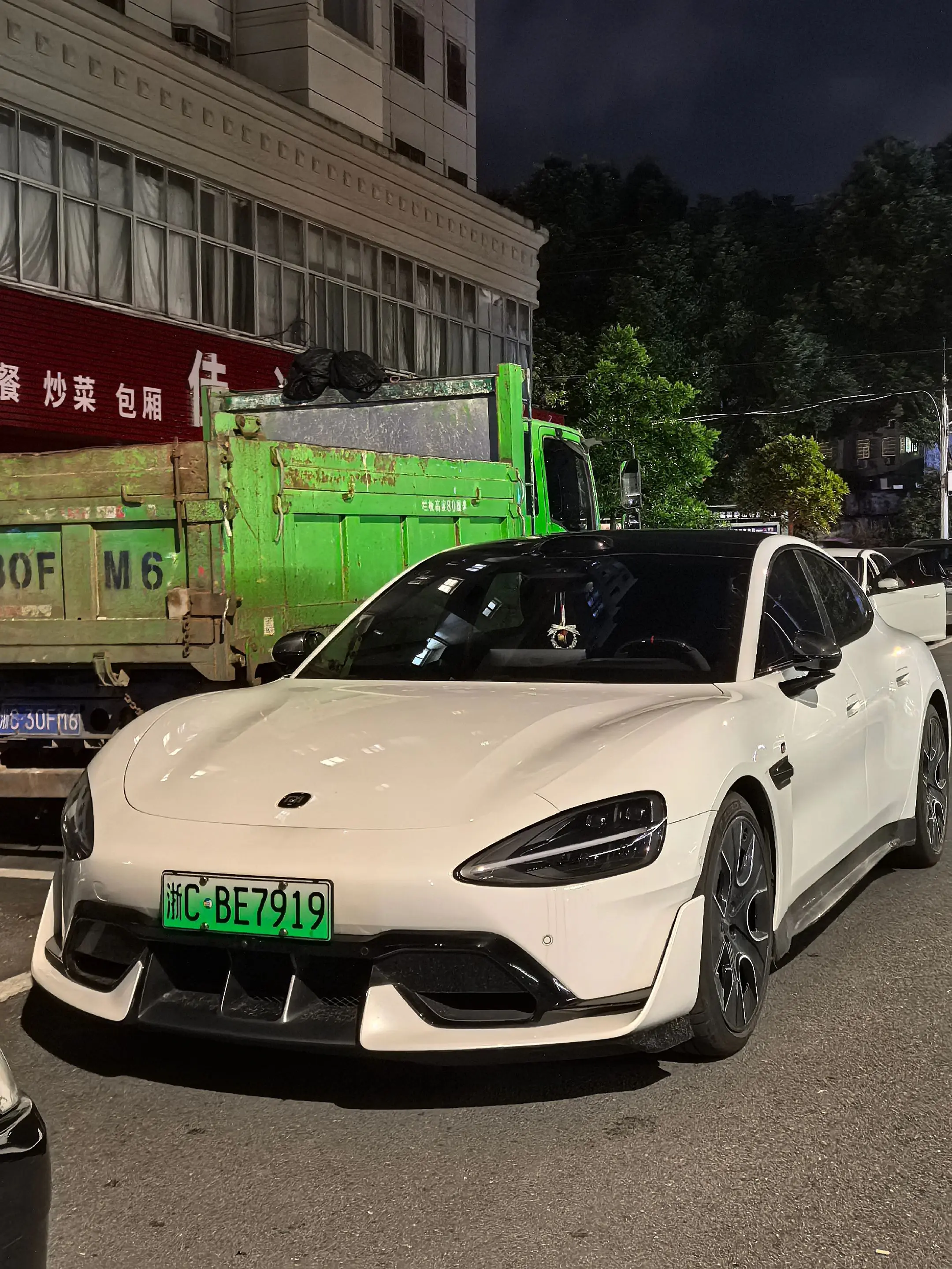 ultra一定要带大尾翼吗？