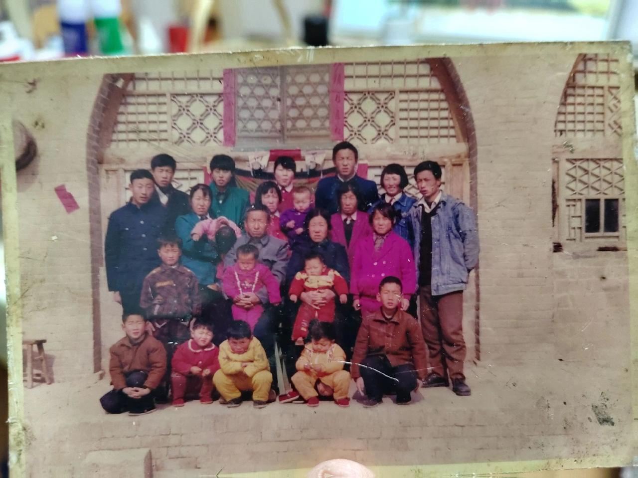 #学生时代 #学生时代的回忆 90后的回忆，是那回不去的纯真岁月。校园里的老槐树