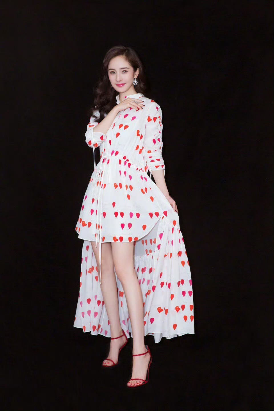 杨幂 粉色一字带👠 