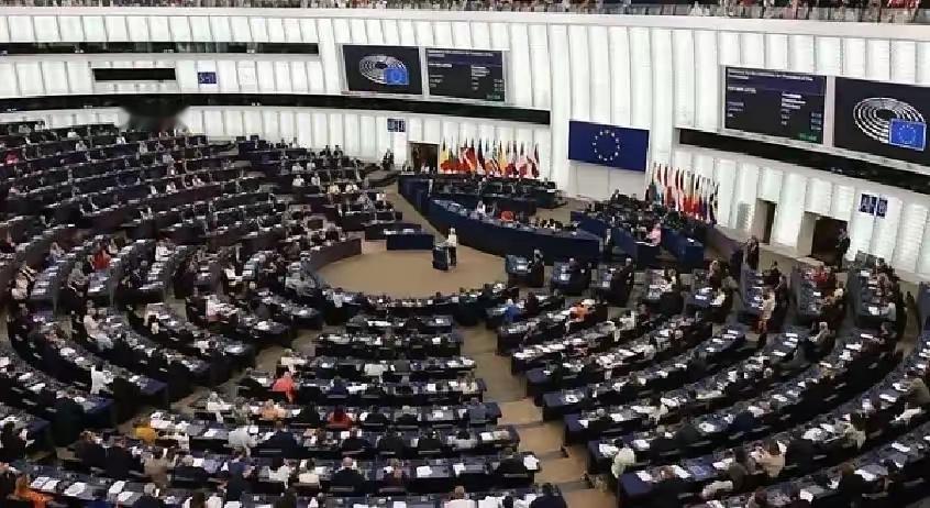 美俄试图媾和私下逼迫乌克兰投降的勾当一定会失败。第一乌克兰人民是伟大的人民绝对不