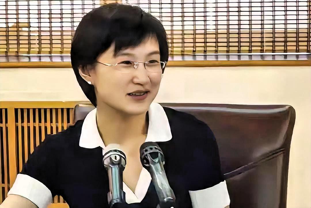 白岩松说董倩：“她一旦坐到人物专访提问人的位置上，那个心中有野马的董小姐就出现了