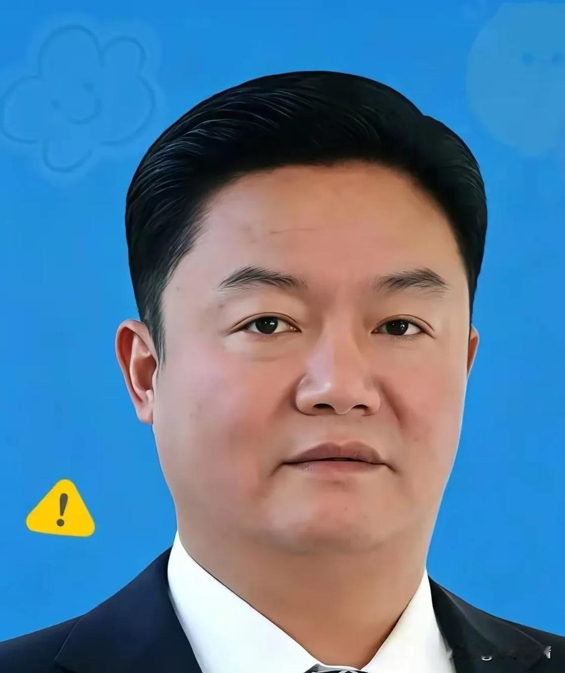 大半夜的，四川那边爆了个大雷。66岁的罗凉清被查了。这岁数本该在公园遛鸟，结果直