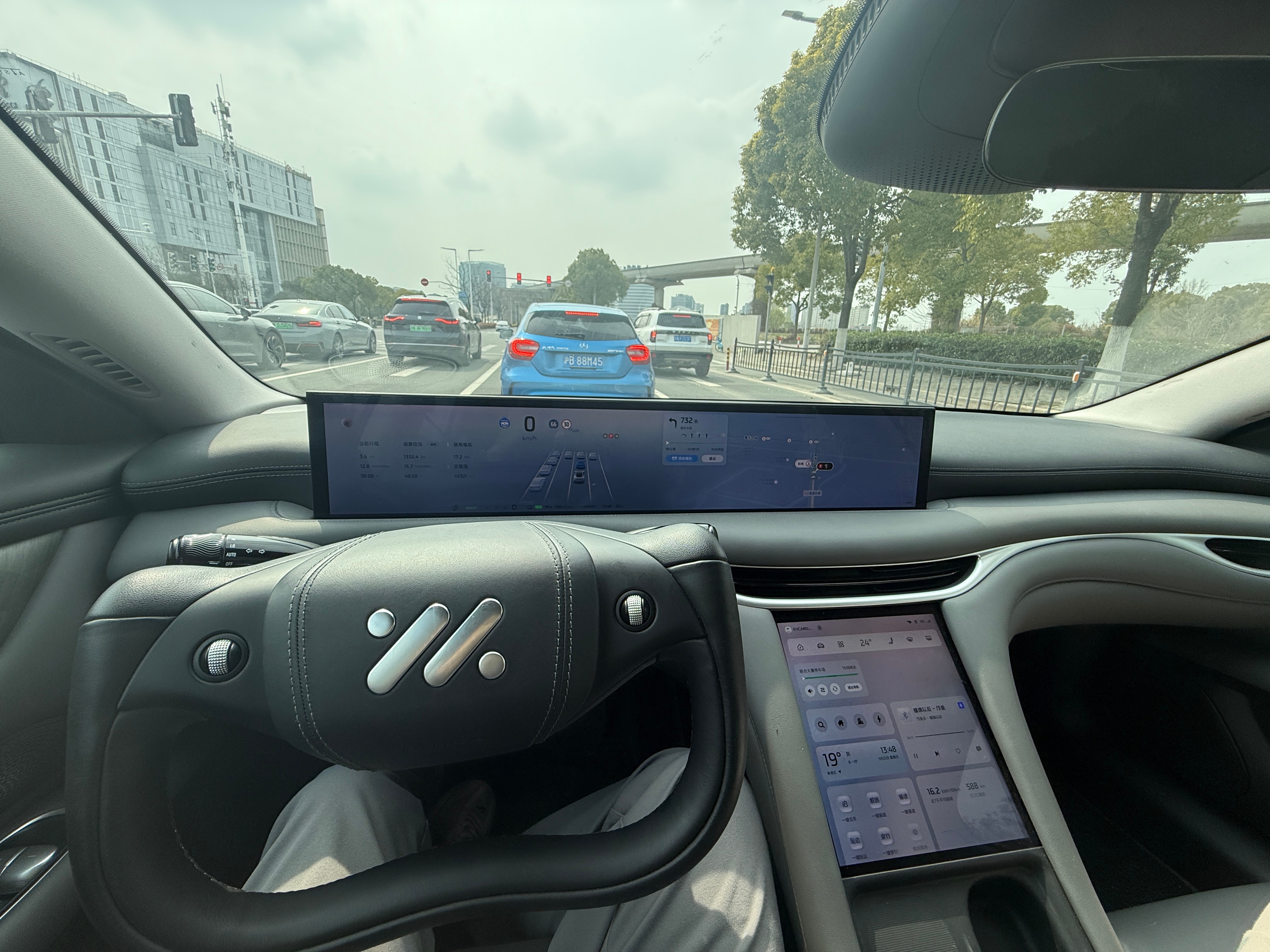 智己l6 今天开智己L6拍趟高速感受下灵蜥底盘大v聊车