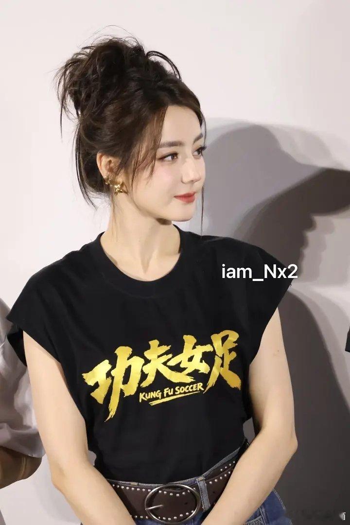 迪丽热巴拍功夫女足同一时期长这样已被美哭