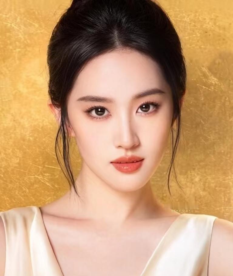 发现一张刘亦菲新图！

谁懂啊！刘亦菲这组新图直接美到心巴上💛
金色背景氛围感