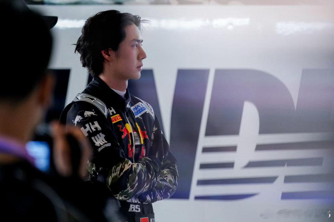 一个人振兴一个赛事！！！有这能量和能耐的也只有王一博了吧去年我就说了，他真推动中