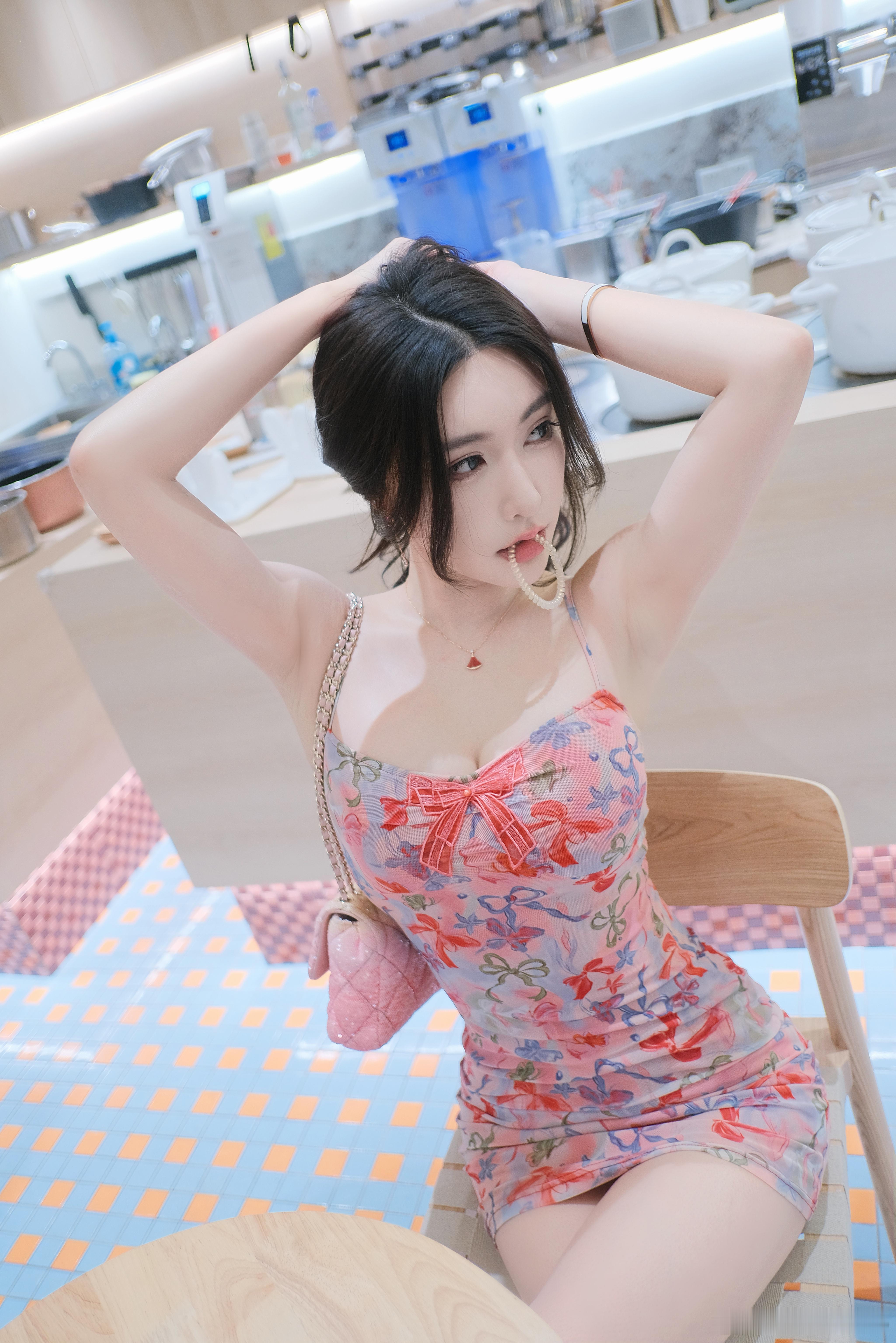 捏我脸的时候 是觉得我真可爱呢 还是觉得我真好骗摄影：