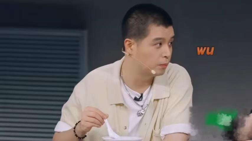 马頔甜品的最高评价是不甜天才厨人看完这段深有共鸣，马頔这句话精准戳中大众口味，大