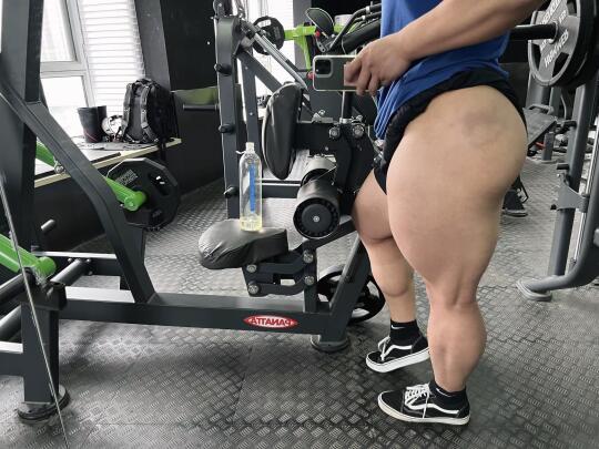 腿细了？