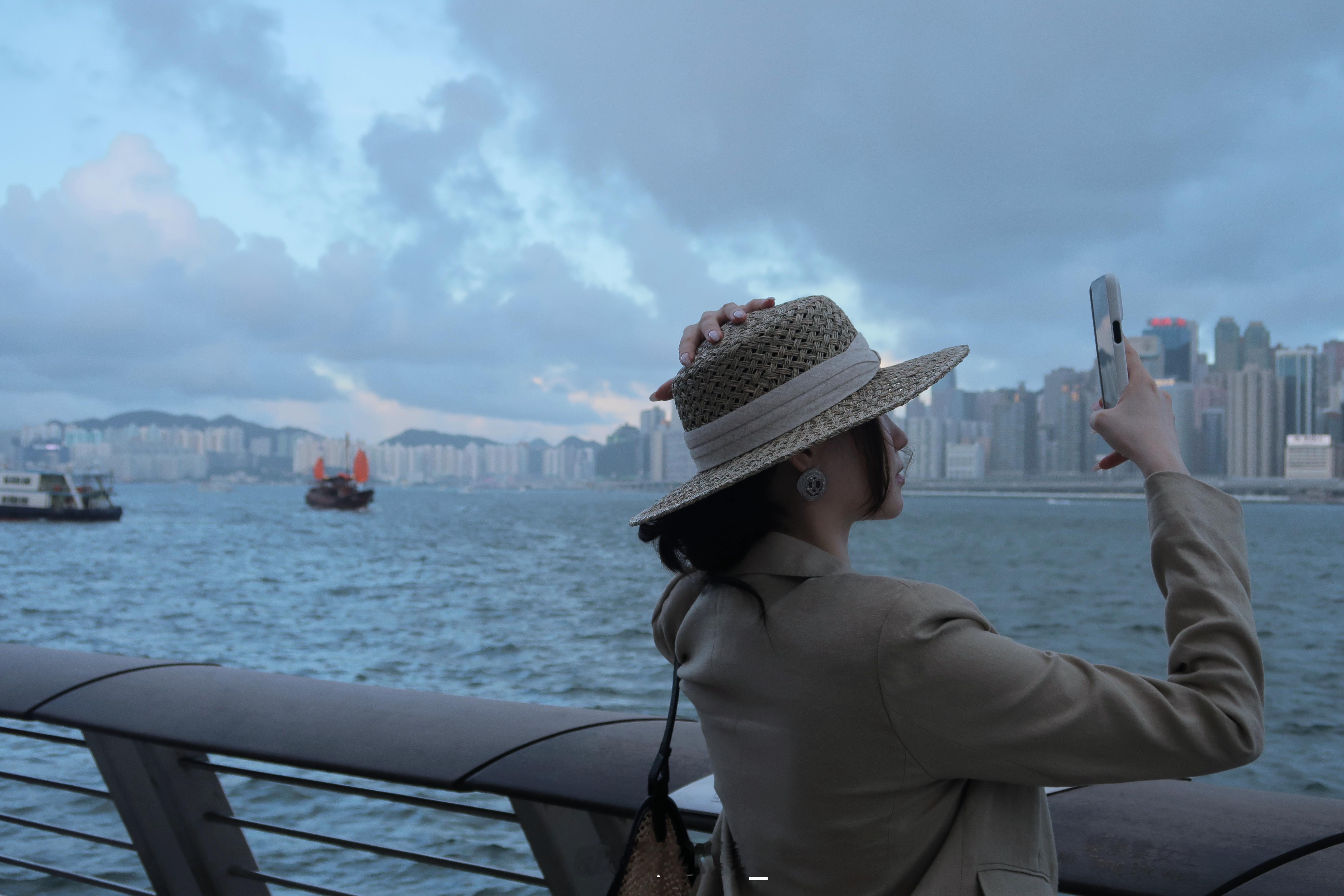 特地带儿子过来看看维港🏙️🛳️谁知道在婴儿车睡了一下午🐖那妈妈就solo咯