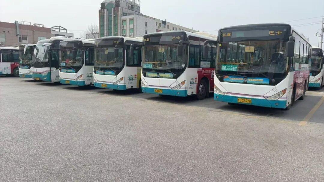 自4月份起，青岛莱西市城乡及城区公交运行车辆逐步增加36部，线路逐步恢复16条，