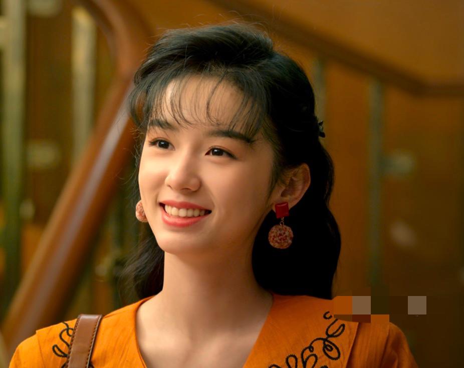 电视剧《你好1983》热播，
关于周也的演技，我有话想说。

第一次看她的作品是