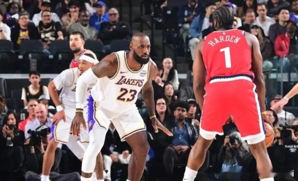 詹姆斯爆砍36分，率领湖人力敌快船！太精彩的一场发挥了，从头至尾攻防一体，在东契