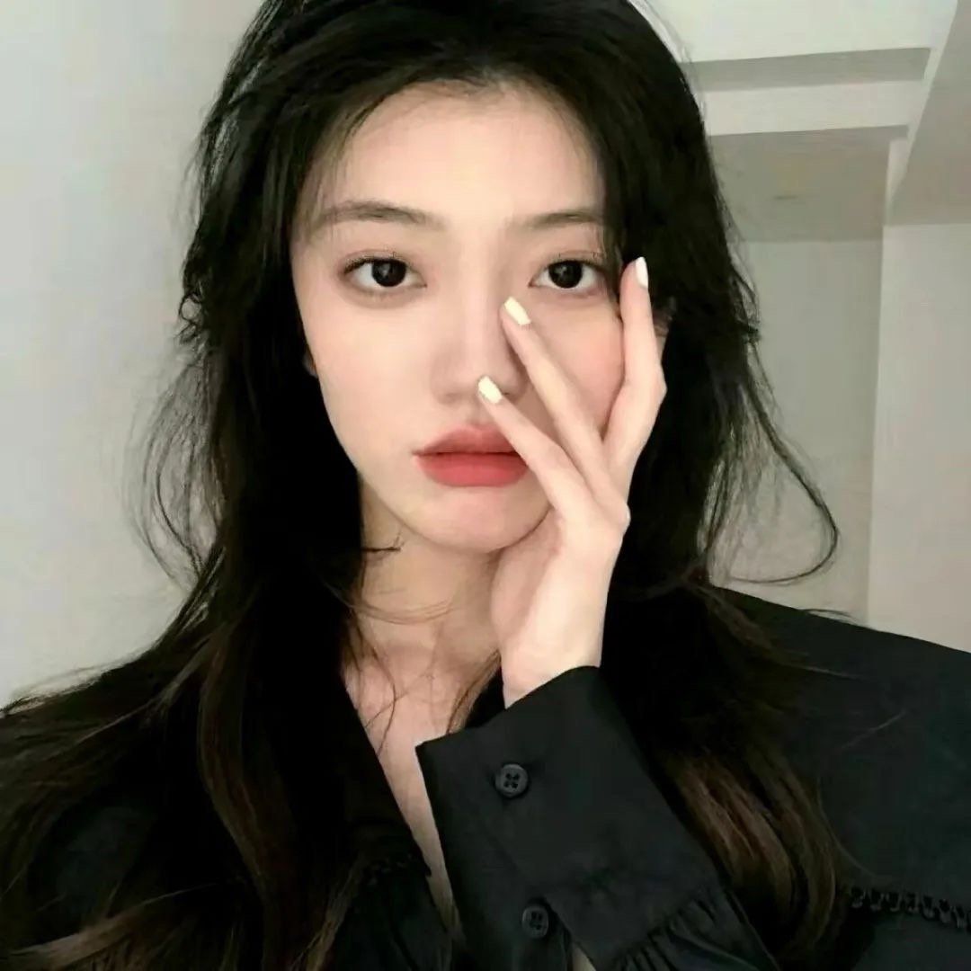 𝐃𝐚𝐢𝐥𝐲软柿子谁都想捏， 仙人球却没人去握， 可以善解人意， 但不能