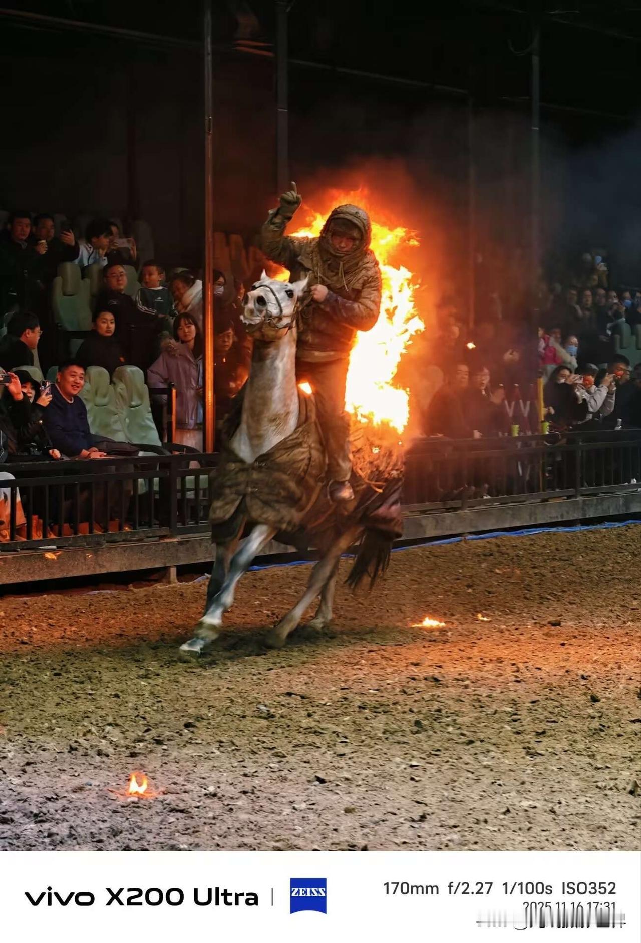 11月23日，新疆乌鲁木齐又下大雪了，很多外地游客特别担心冬天的乌鲁木齐，会不会